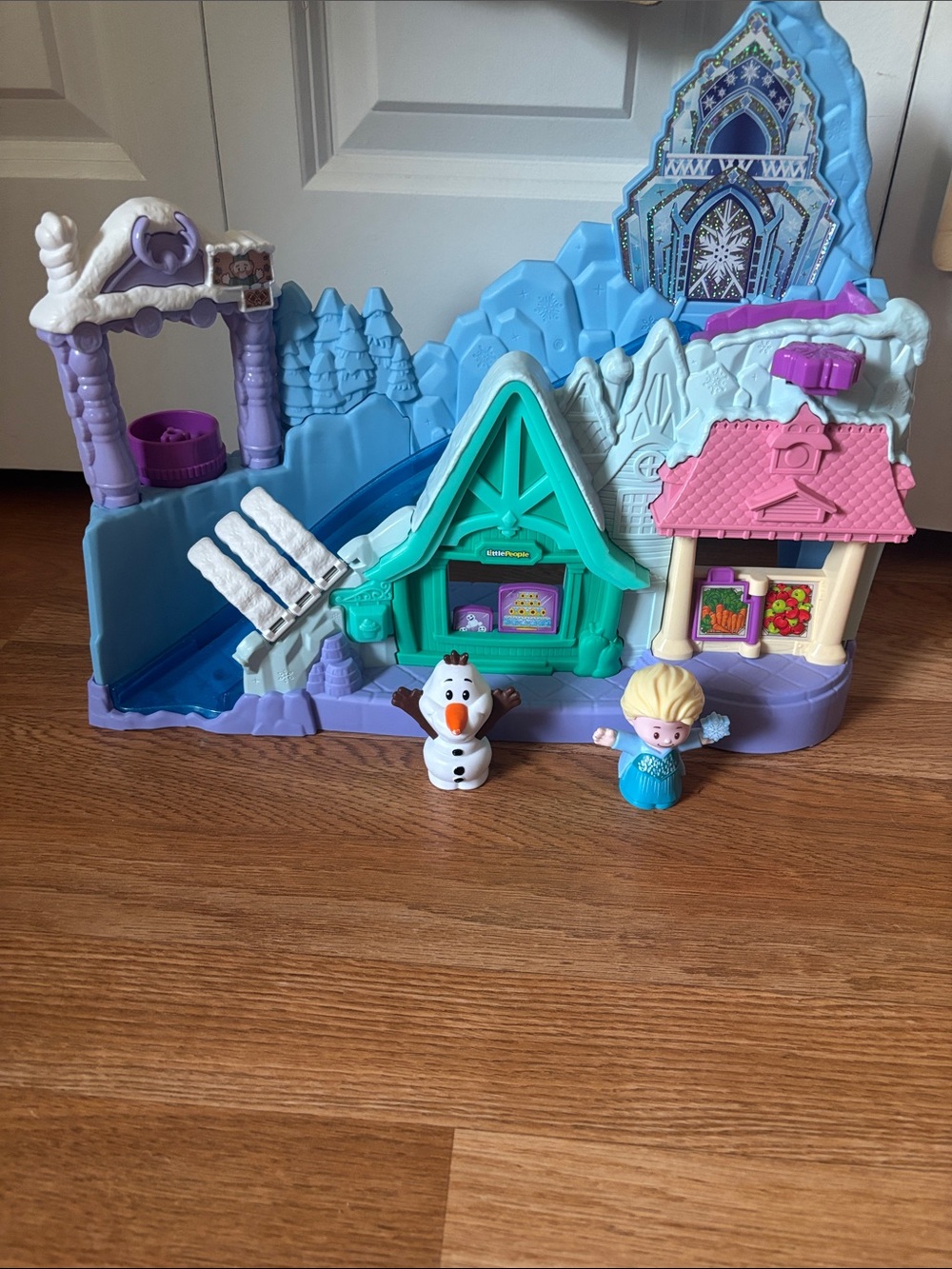 Frozen Playset with Elsa and Olaf Figures - Blue, Pink, Purple little People